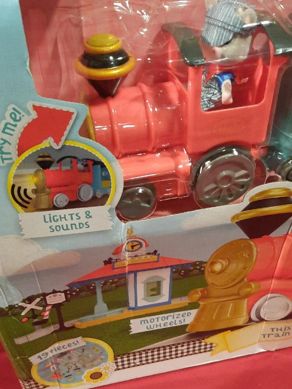 Honey Bee Acres Thistlestop Electric Train Station Set with Lights & Sounds 7ft